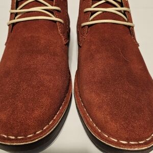 NWOT Kenneth Cole  Reaction Desert Sun Suede Rust Chukka Boots, Rubber Sole